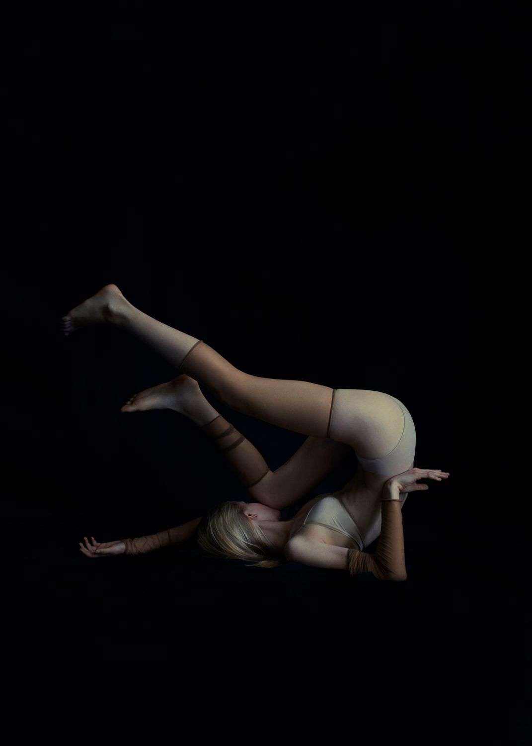 Marysia Biel tworzy wyjątkowe zdjęcia portretowe i akty. Zmysłowość ukazuje w próżni