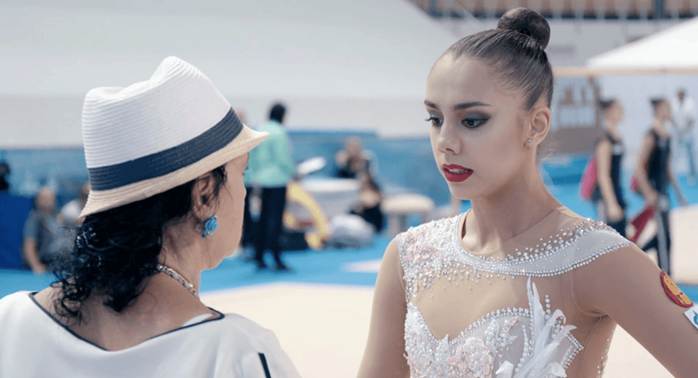 "Over the Limit" - wybitny dokument Marty Prus o gimnastyczce, której droga na szczyt jest okupiona wielkimi kosztami