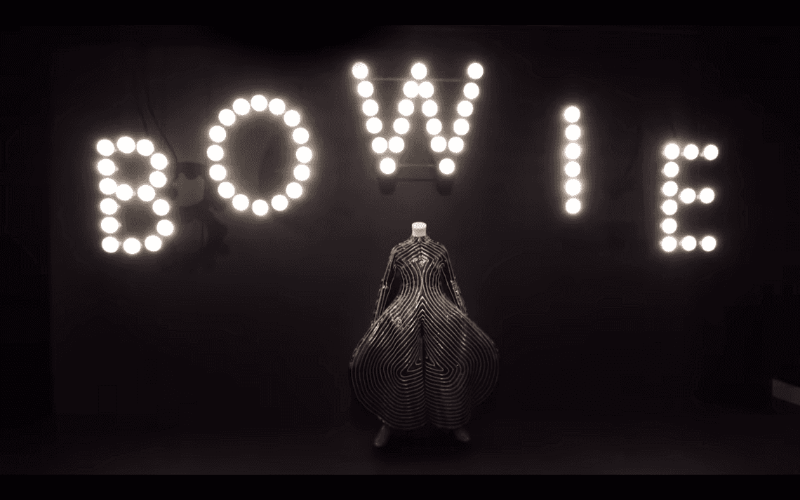 Gary Oldman oprowadzi nas po słynnej wystawie "David Bowie Is" w formie aplikacji AR i VR