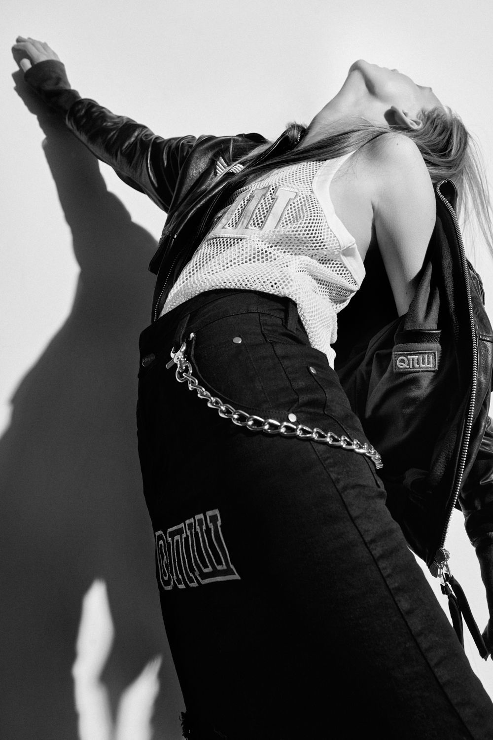 Upadłe anioły w rave'owej kolekcji Roberta Kupisza. Zamiast pokazu, promuje ją efektowne wideo