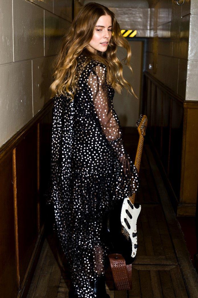 Marta Zalewska to objawienie na polskiej scenie. Imponuje autentycznością w epoce sztuczności