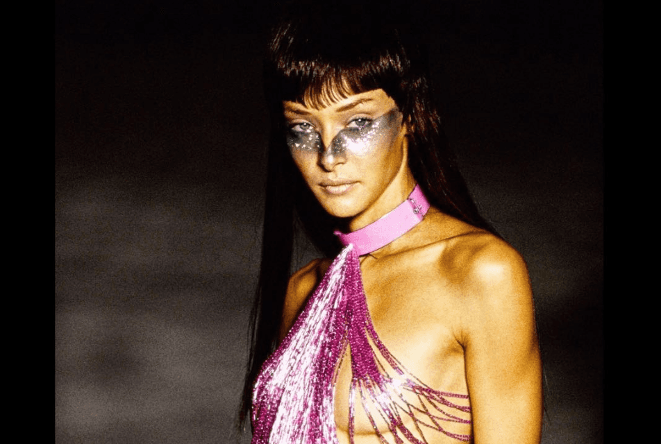 Niezwykłe projekty Alexandra McQueena na koncie instagramowym jego wielkiego pasjonata