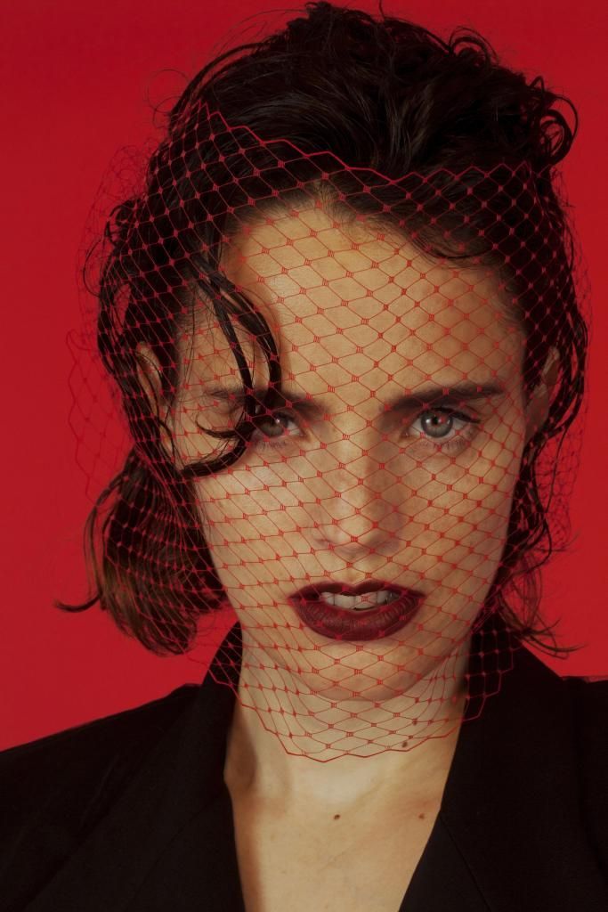 U Anny Calvi kobieta staje się łowcą własnych pragnień i radości