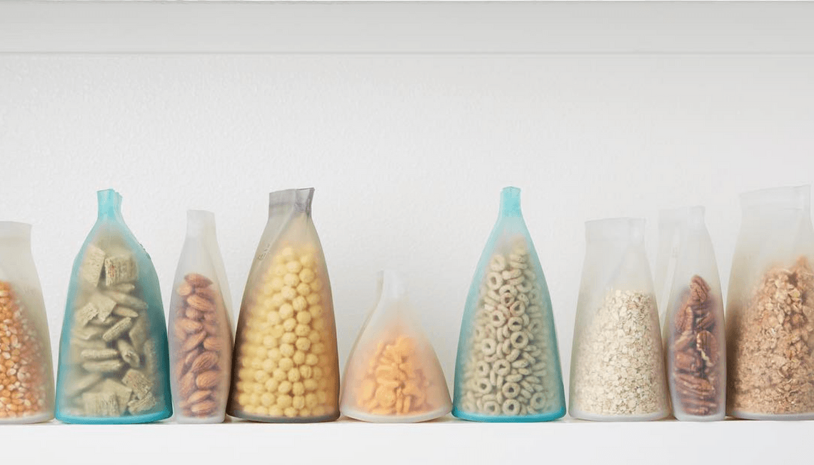 Trwałe, wielofunkcyjne opakowania z silikonu zamiast jednorazowych, plastikowych torebek na żywność