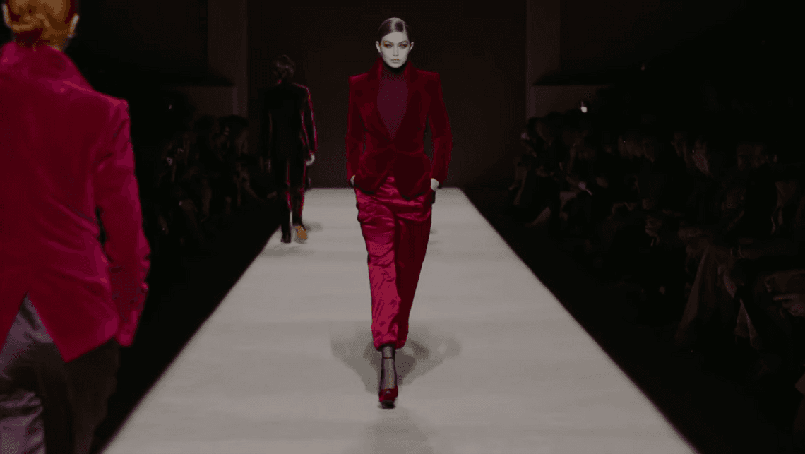 Największy hit sezonu w politycznym wydaniu u Toma Forda