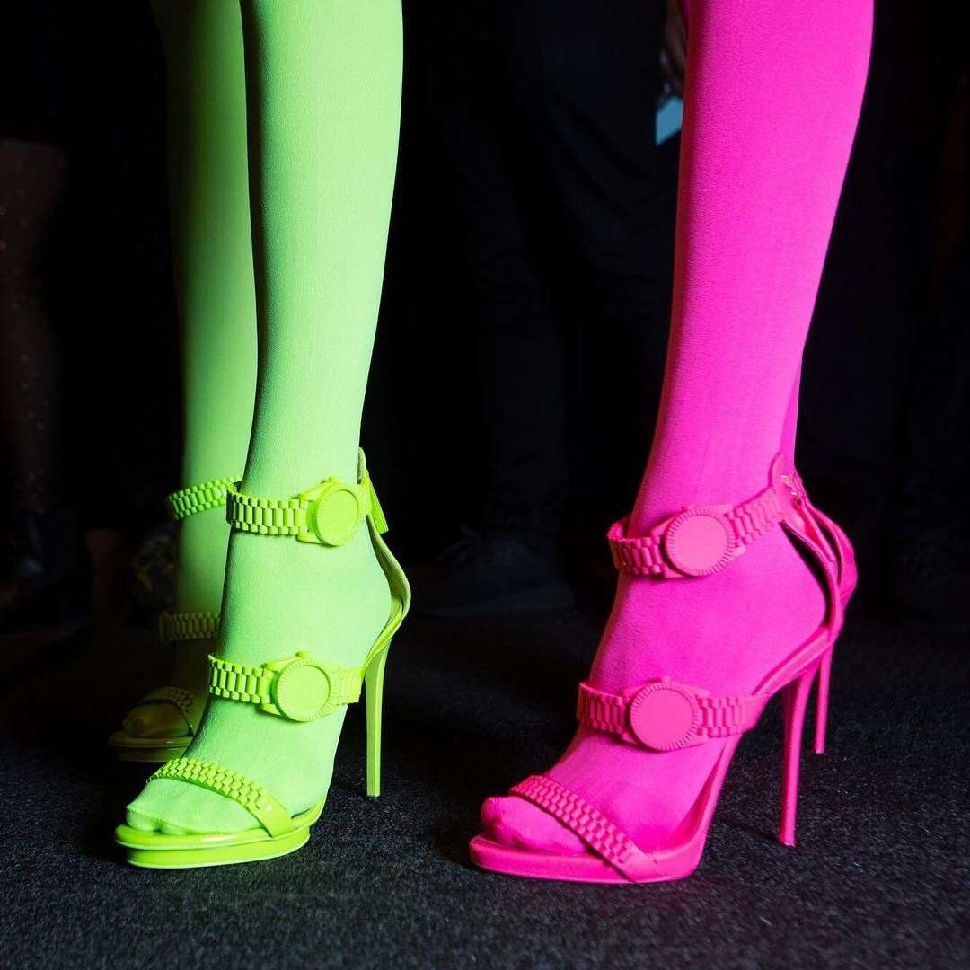 Szpilki-zegarki - klasyczne i neonowe - na nowojorskim Fashion Weeku. Można je kupić