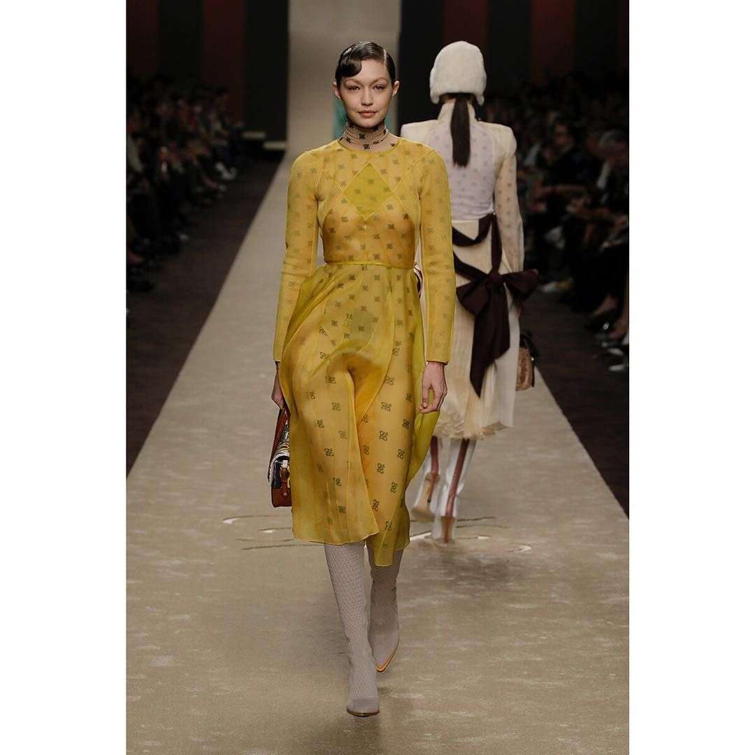 Gigi Hadid zamknęła ostatni pokaz Karla Lagerfelda – Fendi FW 2019