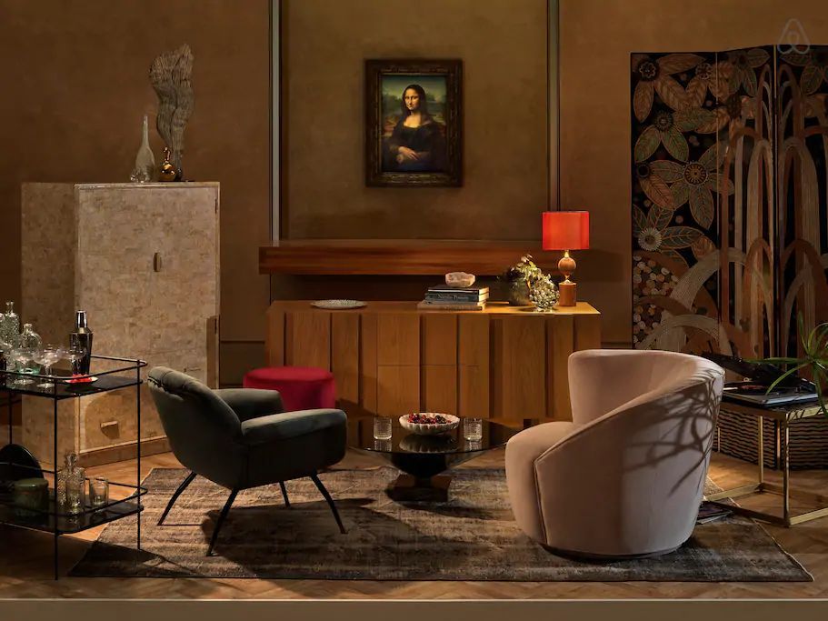 Drink z Mona Lisą i nocleg w piramidzie w Luwrze to nowa oferta Airbnb