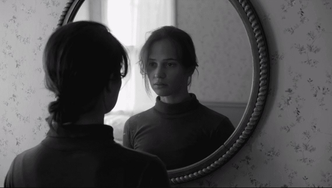 Alicia Vikander w nastrojowym klipie The National ukazującym miłosne rozterki