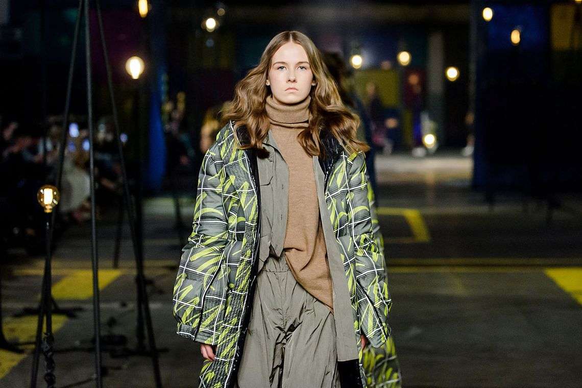 Fluo, przeskalowane konstrukcje i mocne kolory na pokazie polskiej marki MMC