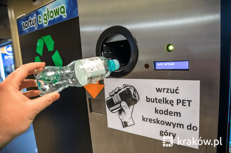 W Krakowie uruchomiono butelkomat płacący za zużyte plastikowe butelki