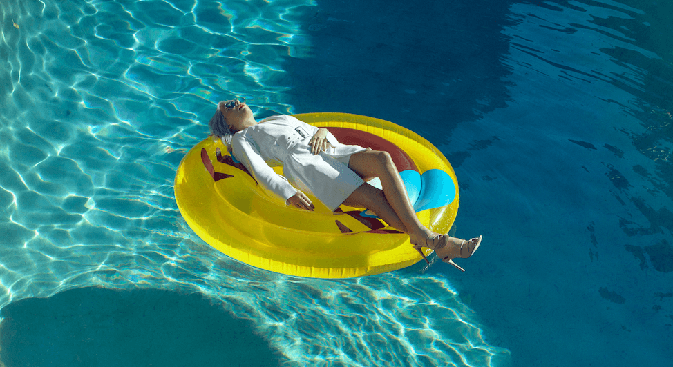 Nowa polska lifestylowa marka Kazar Studio jest jak sklep z cukierkami. Promuje ją piękna sesja zdjęciowa i klimatyczne wideo