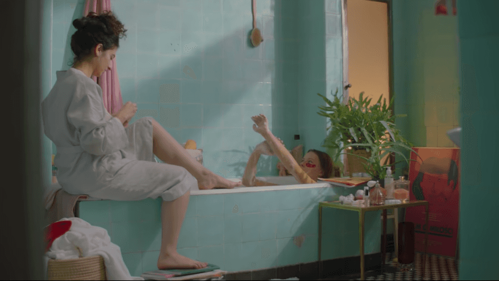 Efektowne wideo łamiące tabu menstruacji od polskiej marki produkującej tampony i podpaski z organicznej bawełny