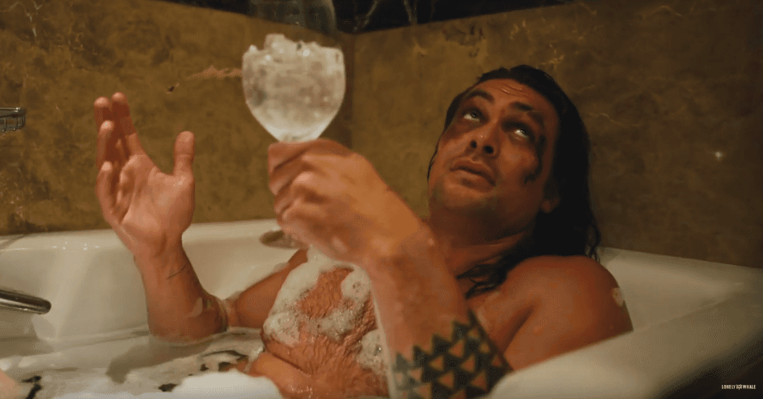 Jason Momoa walczy z plastikowymi butelkami. Zastosował radykalne środki