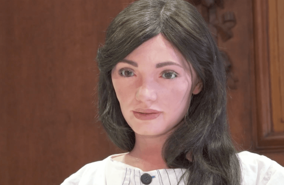 Pierwsza artystka robot – przełom czy seksistowska fantazja?