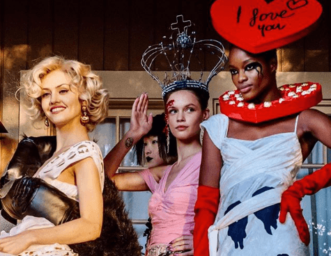 Kultowe horrory i filmy gore inspiracjami najnowszej kolekcji Moschino S/S20