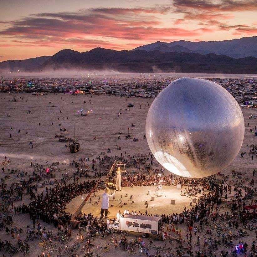 8 wyjątkowych instalacji artystycznych na festiwalach muzycznych w Polsce i za granicą