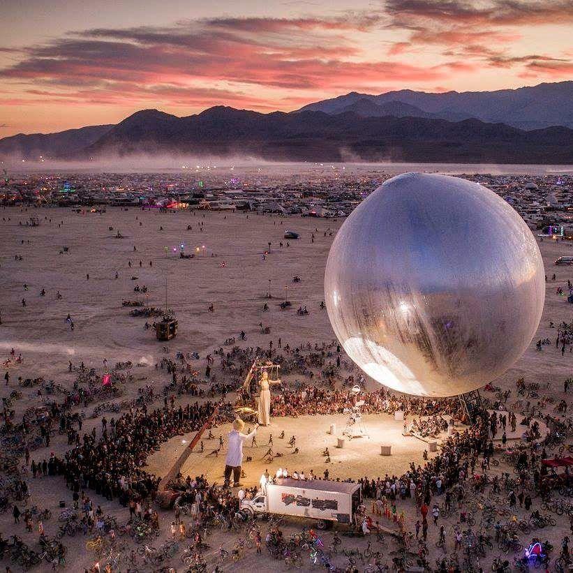 8 wyjątkowych instalacji artystycznych na festiwalach muzycznych w Polsce i za granicą