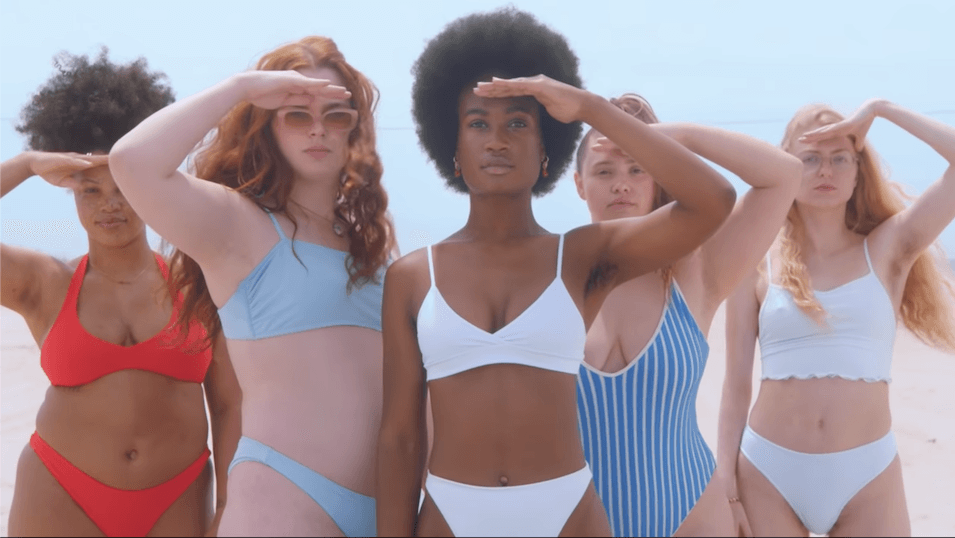 Producent maszynek do golenia przypomina w spocie, że kobiety samodzielnie decydują o swoim owłosieniu