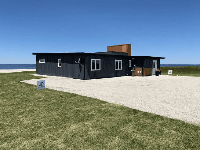 Powstał pierwszy dom z plastikowych butelek po recyklingu. Do budowy zużyto ich 600 tysięcy