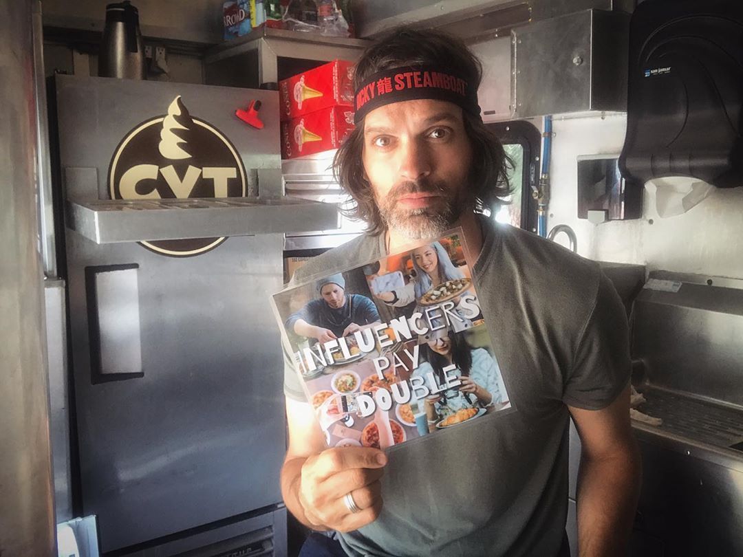 Właściciel punktu z lodami miał dość ofert od influencerów, chcących zjeść za darmo. Każe im płacić podwójnie