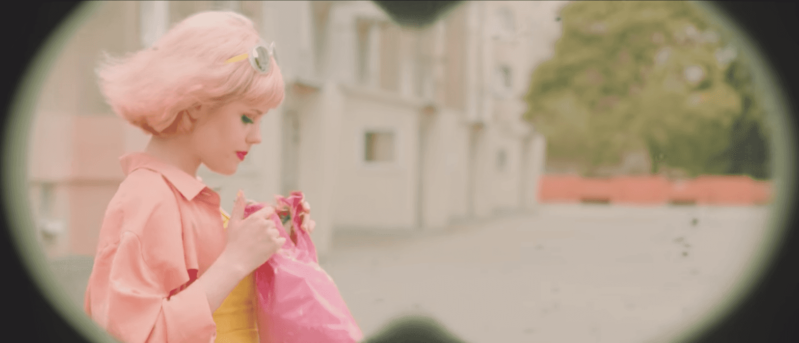 Na taki ekorap czekaliśmy. Adi Nowak wypuścił efektowny i zabawny klip o sprzątaniu po sobie