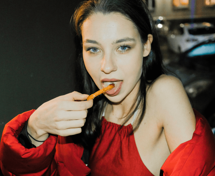 VTSS jest samoukiem-producentką techno i DJ-ką. Polka gra w najlepszych klubach w Europie