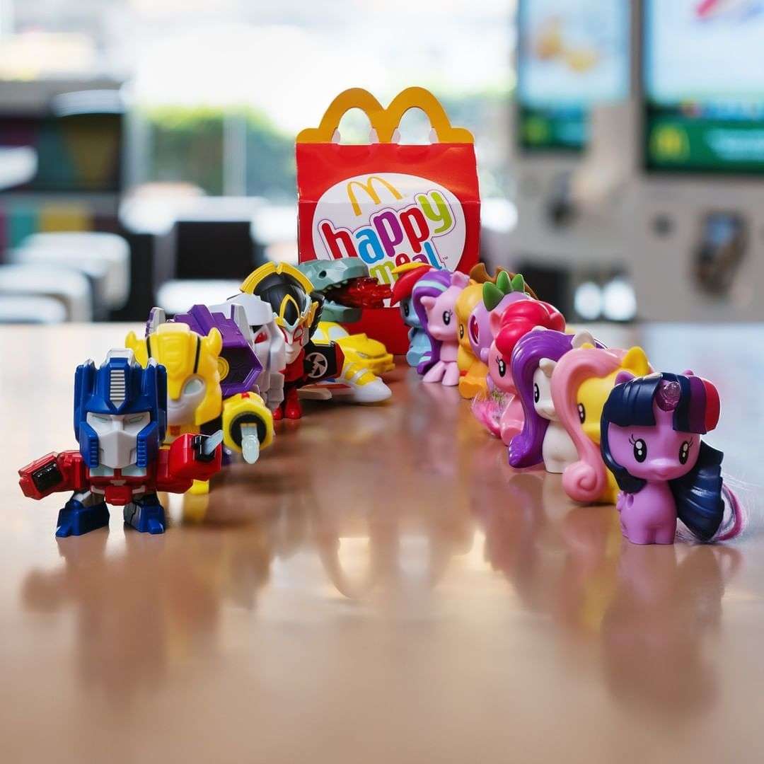 2 dziewczynki miały dość plastikowych zabawek w McDonald's. Zorganizowały akcję, która odbiła się dużym echem i przyniosła efekt