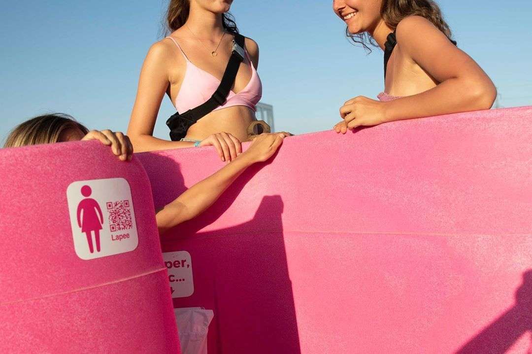 Powstał pisuar dla kobiet, który może rozwiązać problem kolejek podczas festiwali muzycznych