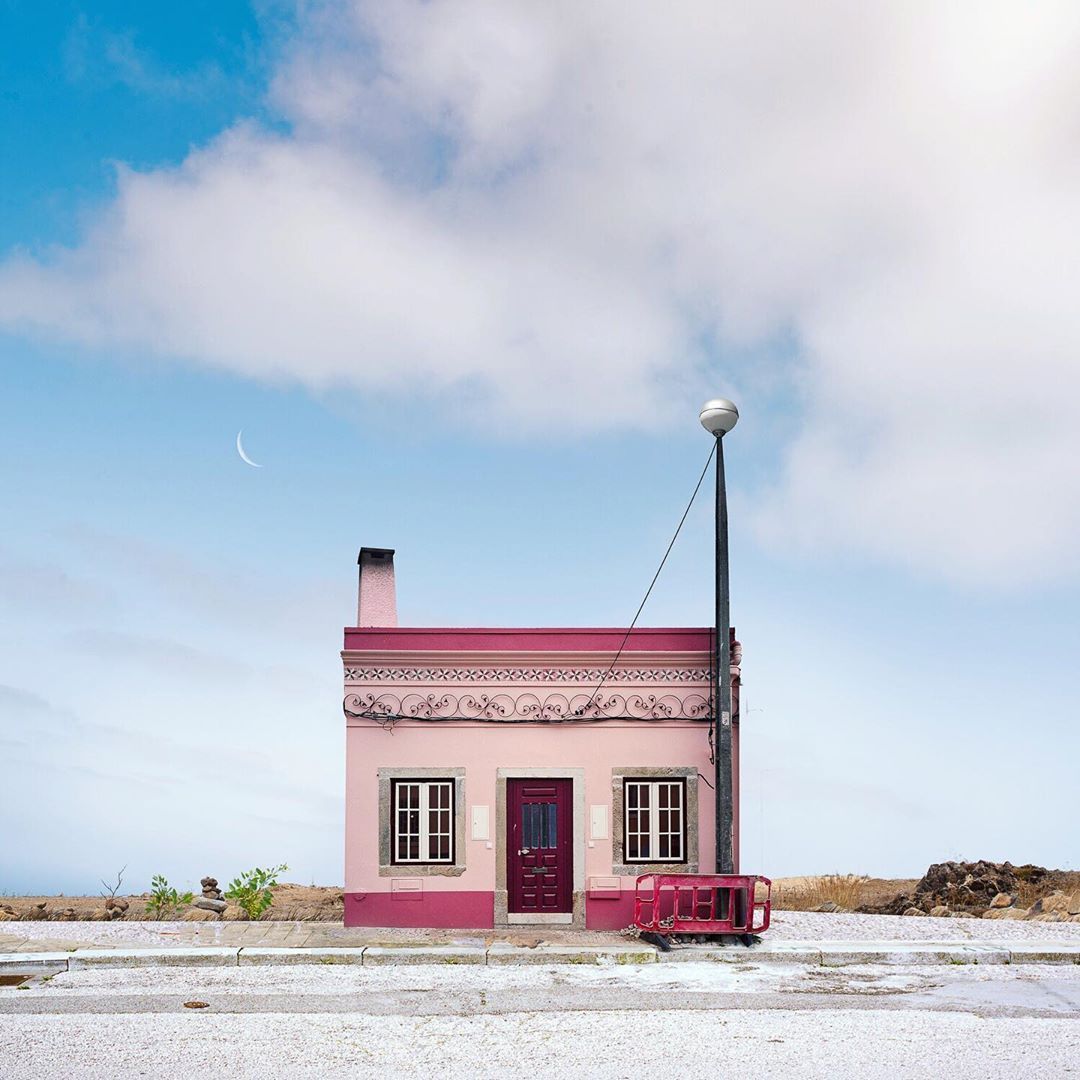 Artysta pokazuje samotne domy - tak piękne, że aż nierzeczywiste