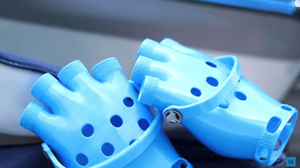 Najbrzydsze buty na świecie przetworzone w najbrzydsze rękawiczki na świecie