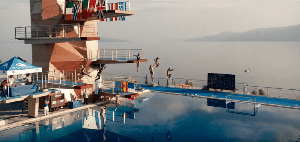 Trener-homofob za karę prowadzi tęczową drużynę pływacką w nowej francuskiej komedii. Mamy zwiastun