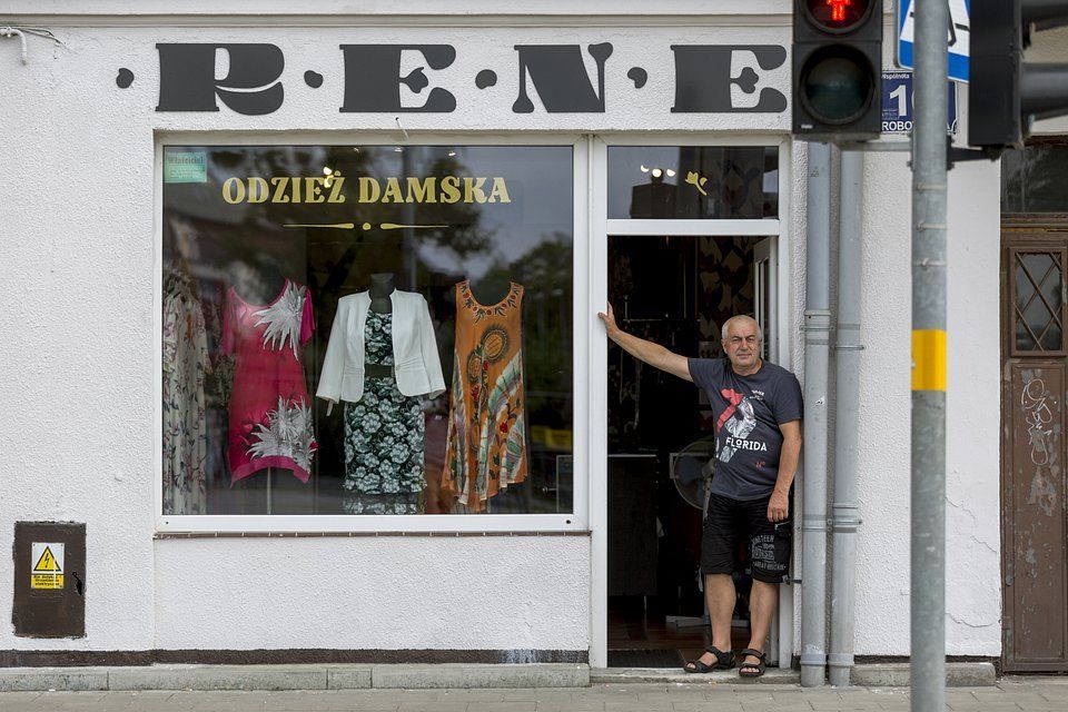 Nowe szyldy zakładów rzemieślniczych i małych sklepów w Elblągu. Stworzyli je cenieni projektanci