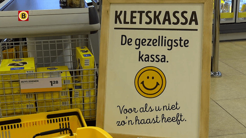 Supermarket stworzył kasę i strefę, gdzie osoby starsze i samotne mogą spokojnie porozmawiać i nie muszą się spieszyć