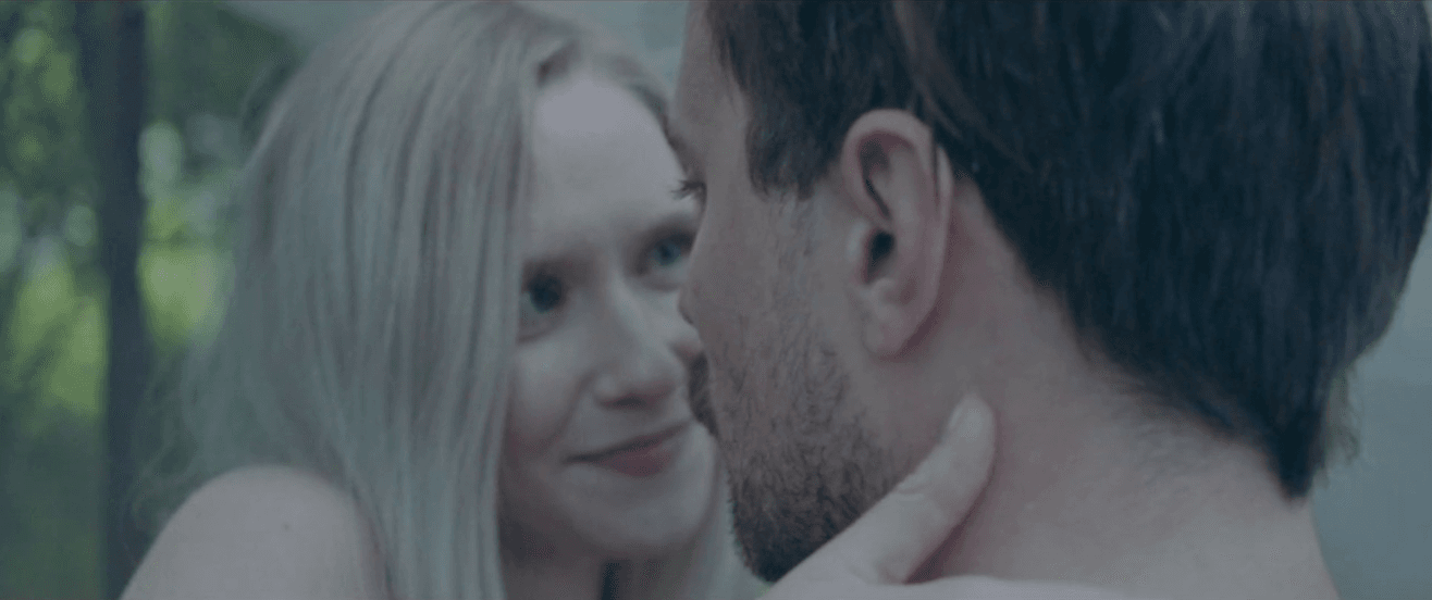 Uciekająca panna młoda w intrygującym klipie. PILI debiutuje jako wokalistka - uprawia aktorski pop