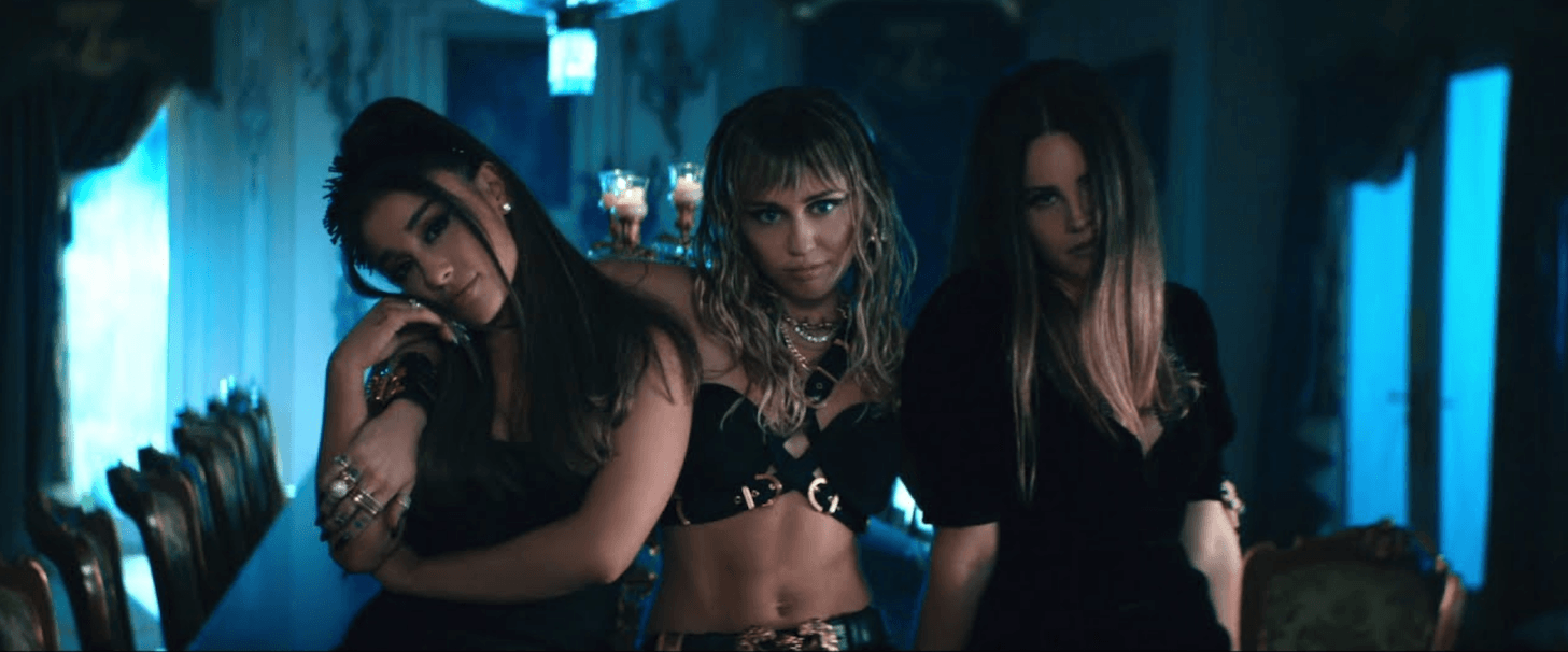 Ariana Grande, Lana Del Rey i Miley Cyrus nie chcą być aniołkami we wspólnym klipie promującym nowe "Aniołki Charliego"