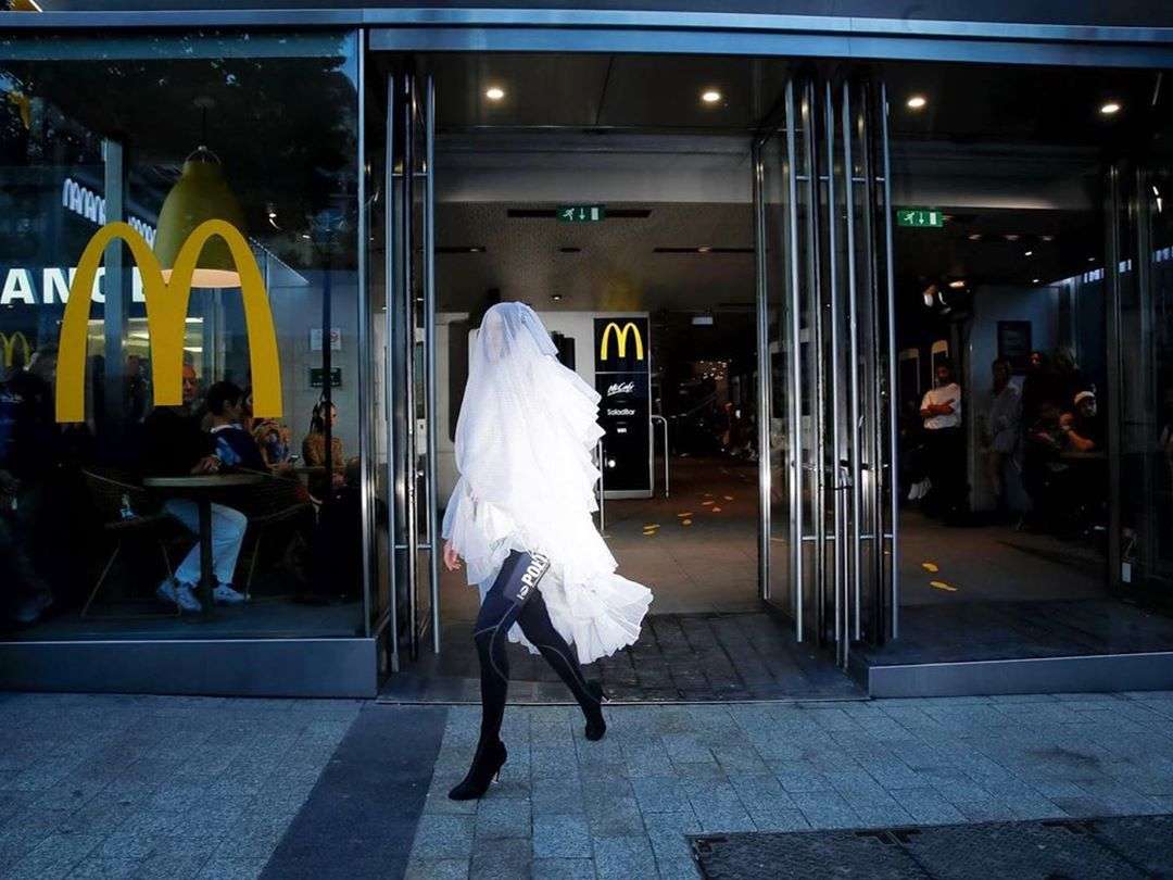 Demna Gvasalia odchodzi z Vetements. Przypominamy dokonania projektanta - typu niepokornego