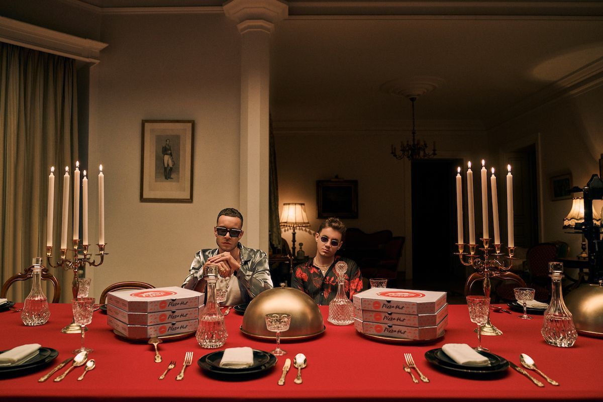 Sitek i Otsochodzi "mają chill" we wspólnym klipie. Promują hedonistyczne podejście do życia