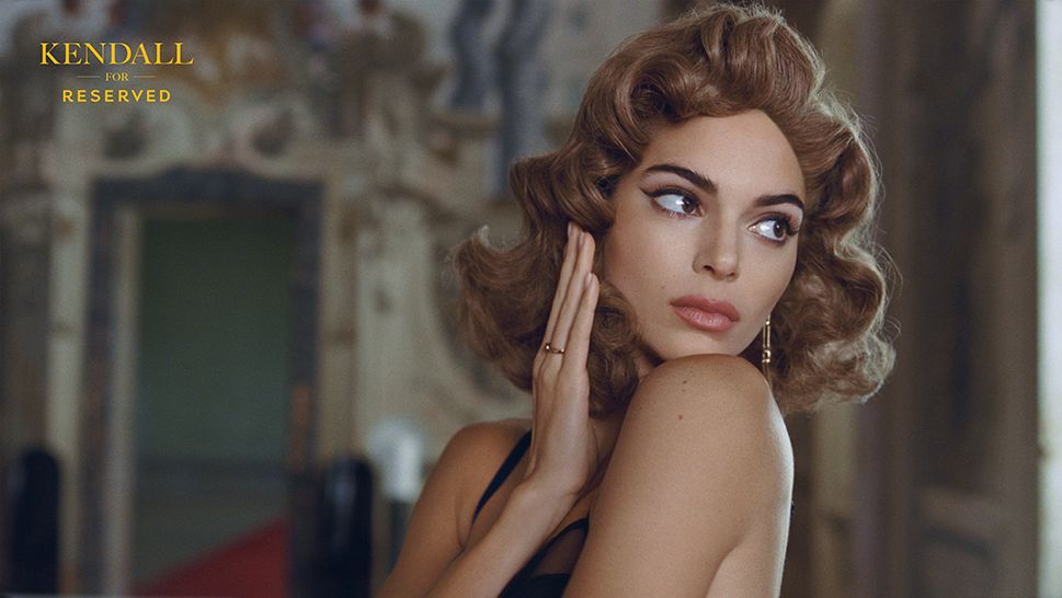 Kendall Jenner twarzą Reserved - w surrealistycznym spocie wciela się w bohaterki słynnych włoskich filmów