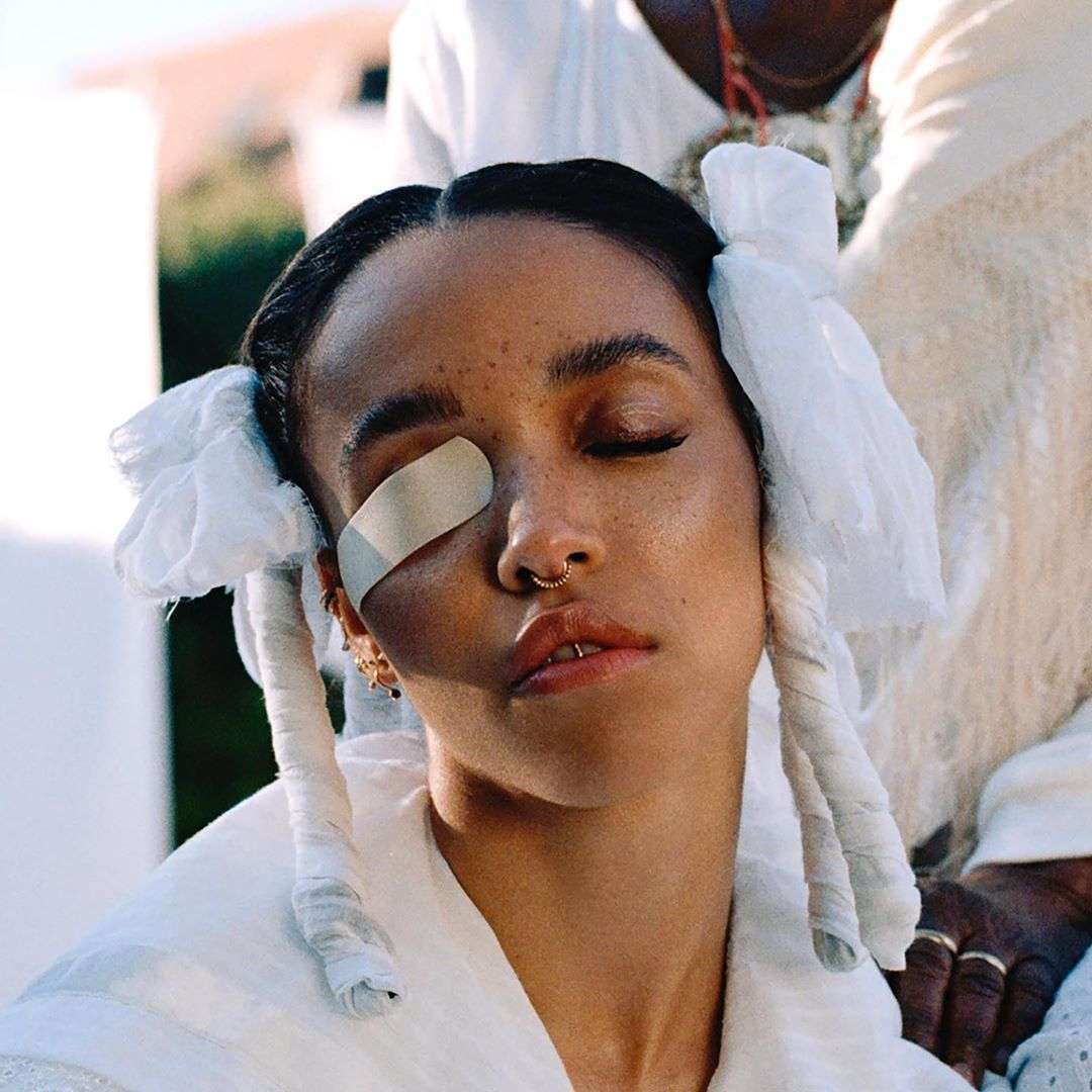 Nowa piosenka i teledysk FKA Twigs „Home with you” – wyjście na miasto z surrealistycznym finałem