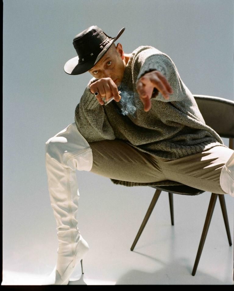 „Aktor to żaden mędrzec ani autorytet”. Janusz Chabior o swojej pracy, wychowywaniu społeczeństwa i social mediach