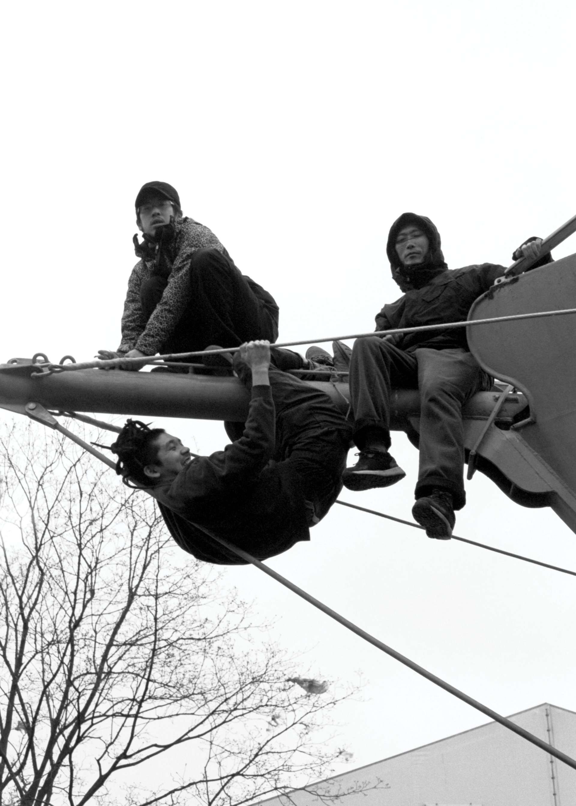 Efekty artystycznej podróży z dwustukilowym kamieniem na wystawie japońskiego kolektywu hyslom w U-jazdowskim