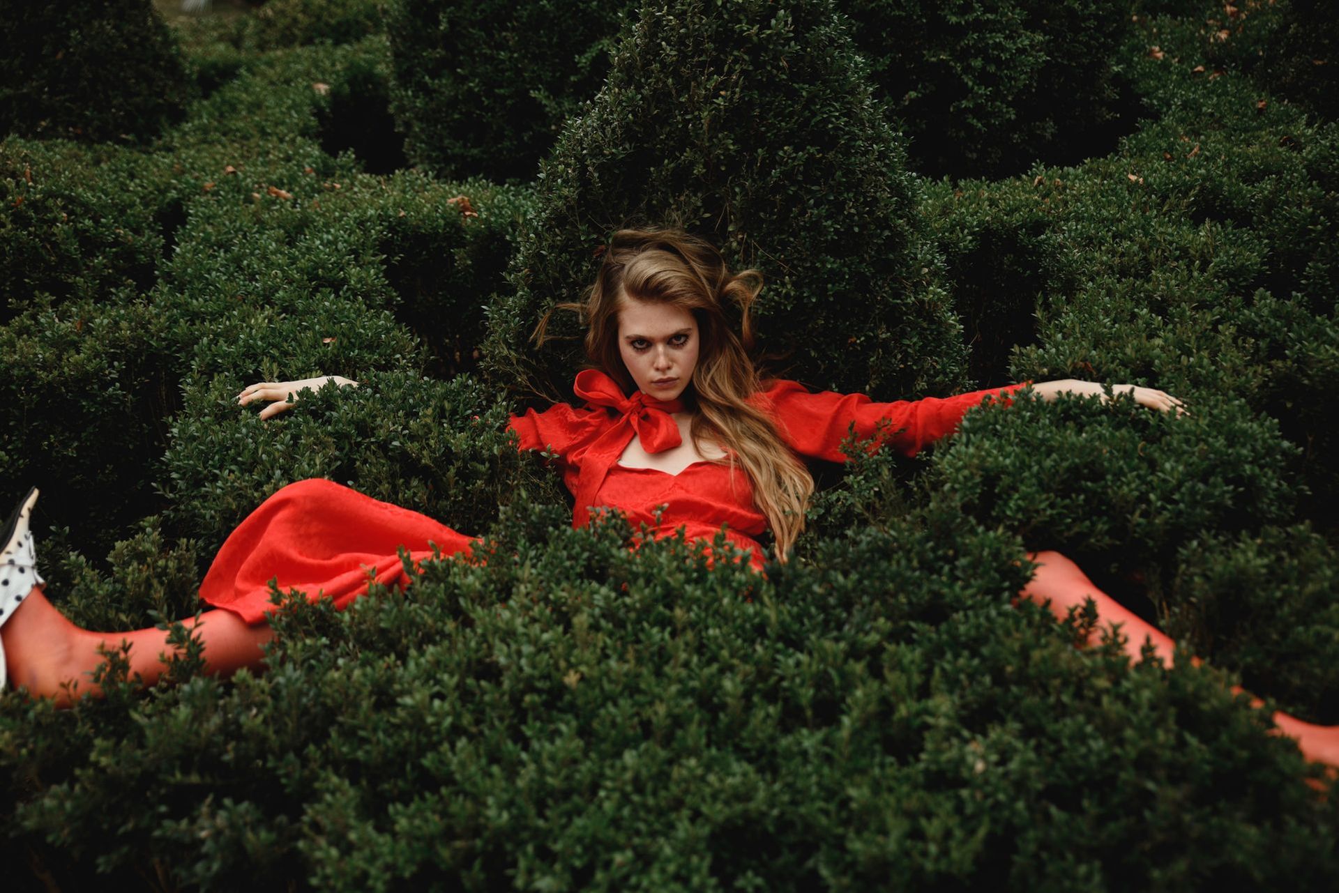 Jessica Mercedes prezentuje nową kolekcję VECLAIM, inspirowaną latami 80. – w samą porę na studniówkę