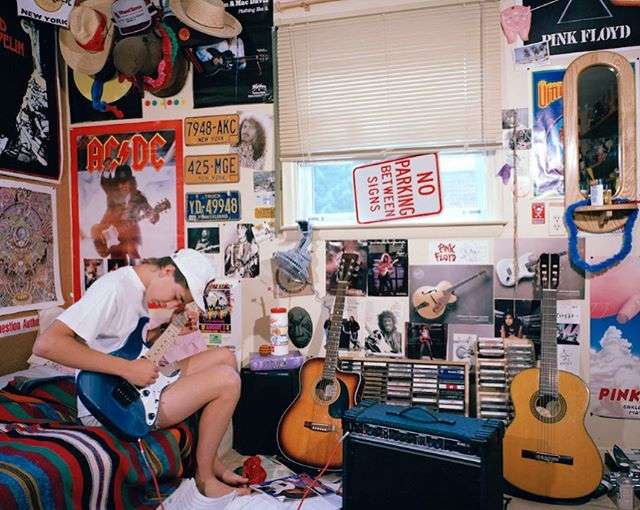 Fotografka uwieczniła sypialnie nastolatków z lat 90-tych. To sentymentalna podróż w czasie