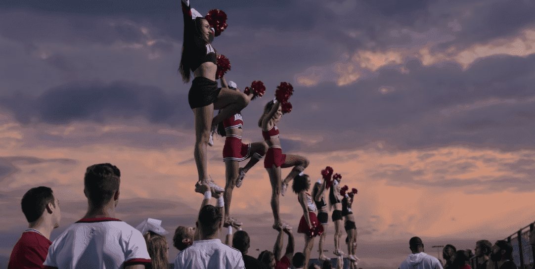 Krew, łzy i pompony. Dokument Netfliksa o cheerleadingu to nowa obsesja Ameryki