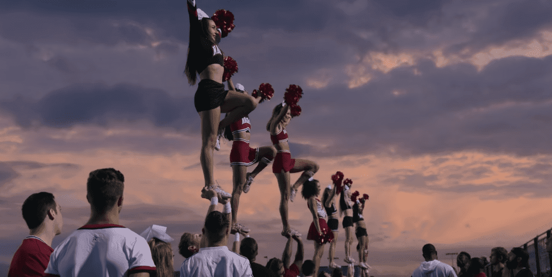 Krew, łzy i pompony. Dokument Netfliksa o cheerleadingu to nowa obsesja Ameryki