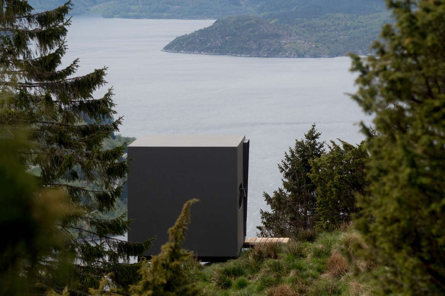 Mini domki z zapierającymi dech w piersiach widokami do wynajęcia w Norwegii