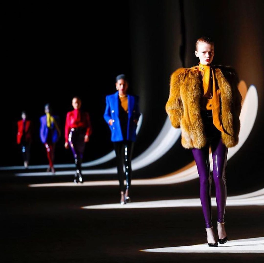 Paryska noc i lateks – Saint Laurent na jesień i zimę 2020/21