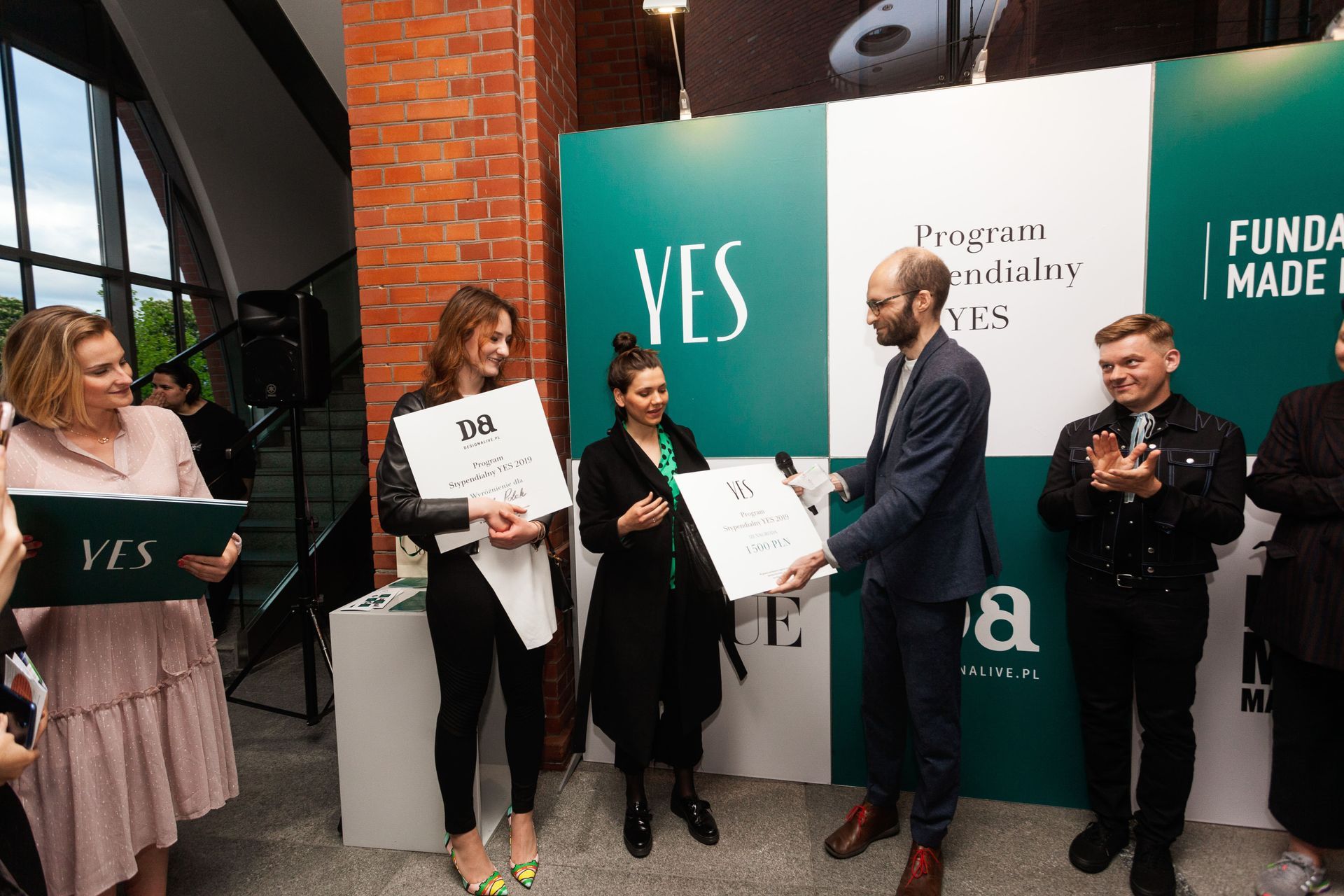 Rusza IV edycja Programu Stypendialnego YES. Do zgarnięcia nawet 12 000 zł oraz wsparcie w promowaniu działalności artystycznej