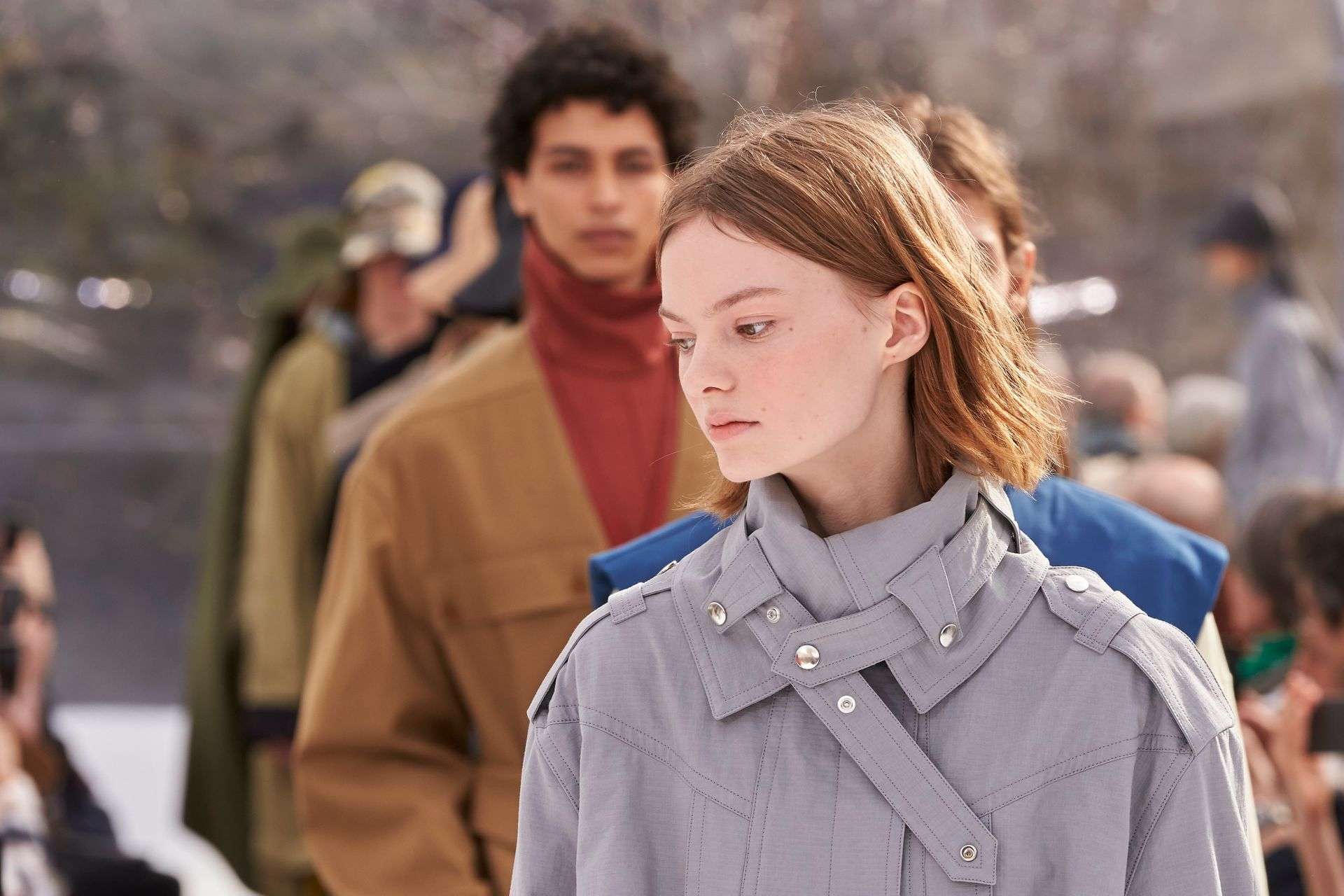 Makijaż z wybiegu krok po kroku. Tak wyglądały przygotowania do pokazu Kenzo na Paris Fashion Week